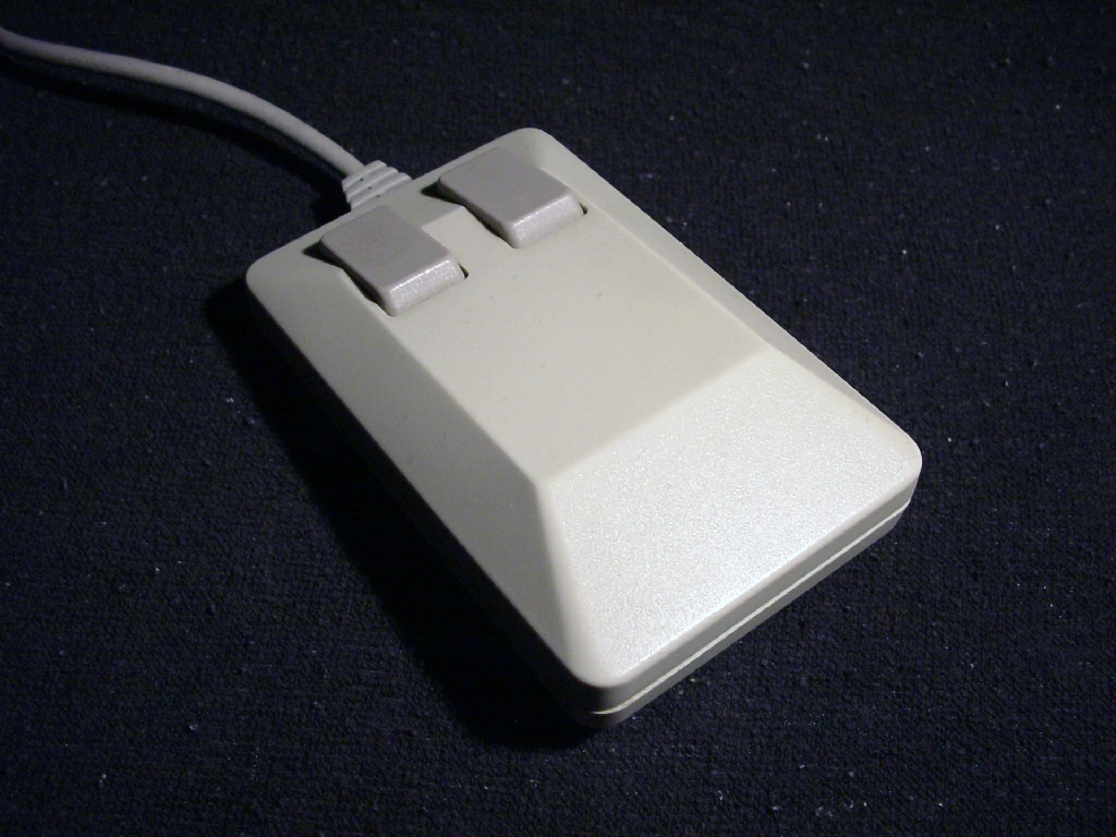 Picture of the Amiga 500 mouse, quite angular in it&#39;s design