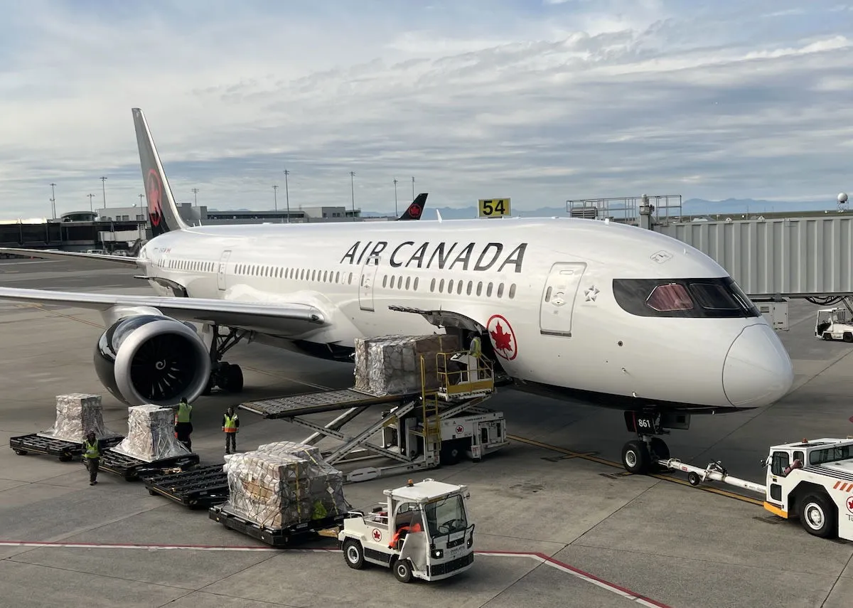 Airline Demand Between Canada & United States Collapses, Down 70%+