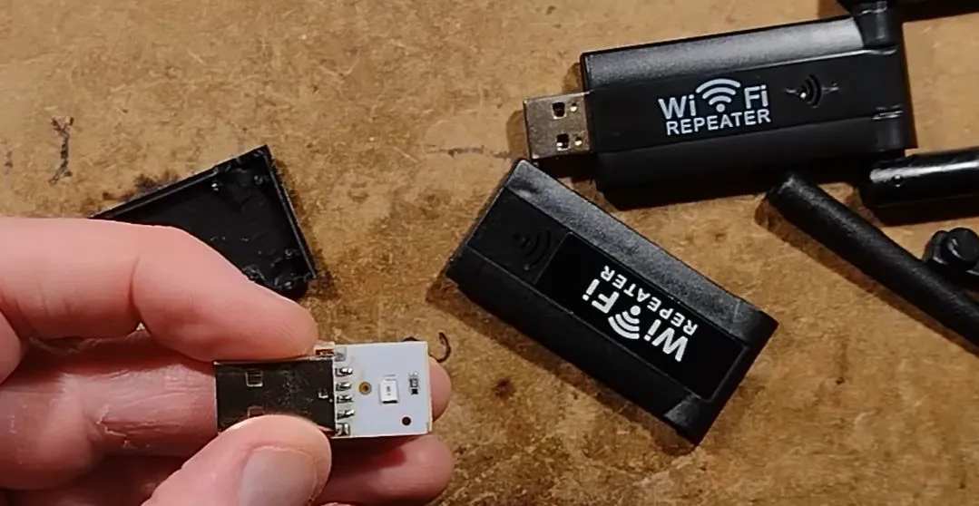 Inside A Fake WiFi Repeater