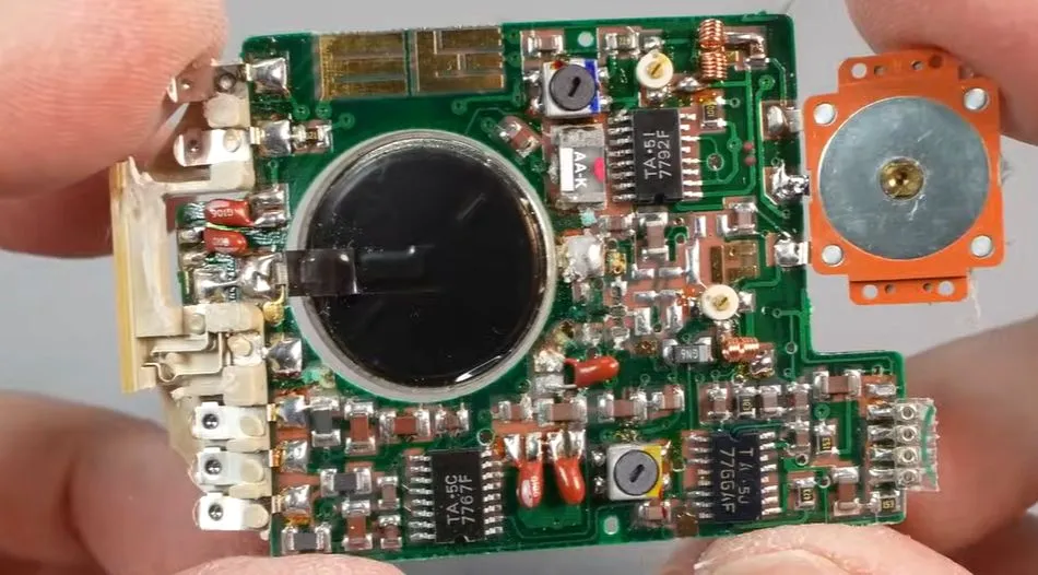 Teardown Of Casio Credit Card-Sized Radio