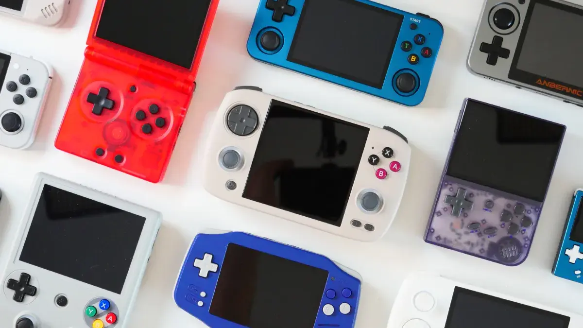 10 Best ANBERNIC Handhelds Of 2025 [All Reviewed]