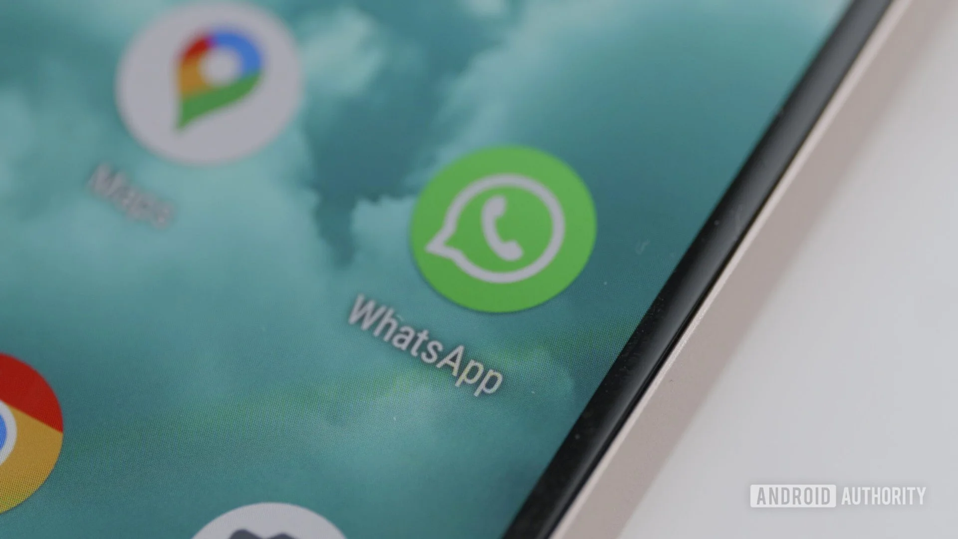 WhatsApp bug is causing widespread green screen issues