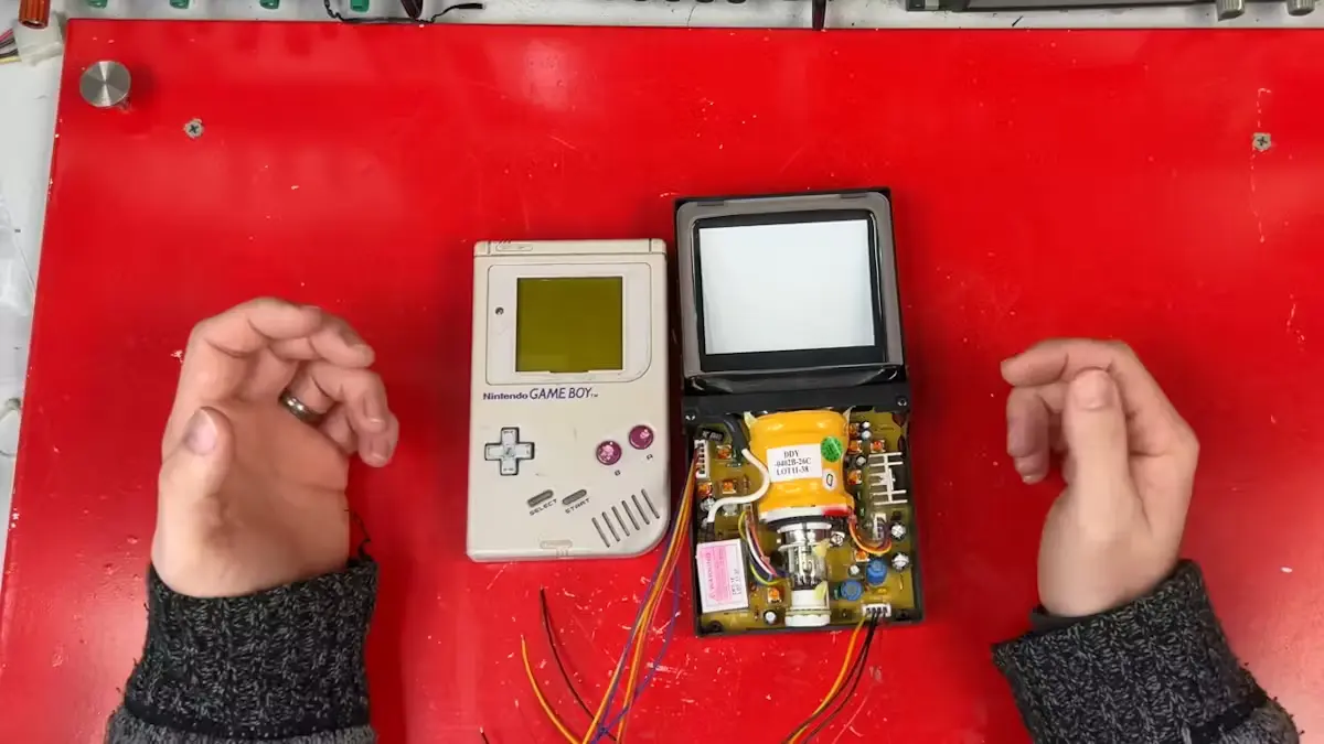 How a Nintendo Game Boy with a CRT Might Have Been Built