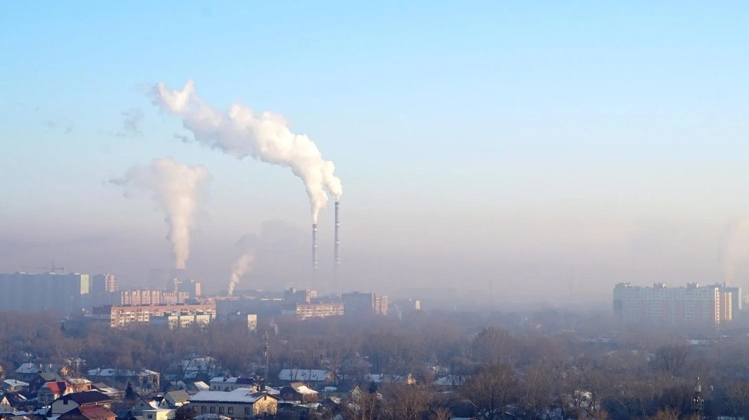 Air pollution and extreme heat substantially raise the risk of death in India
