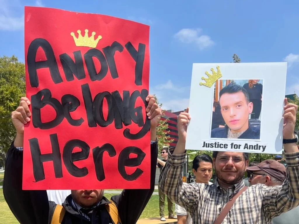 Rallies held for gay Venezuelan makeup artist deported to El Salvador