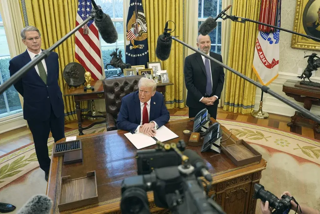 Trump to sign executive order requiring truck drivers to speak English