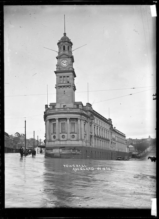 A picture of the auckland town hall around 1910